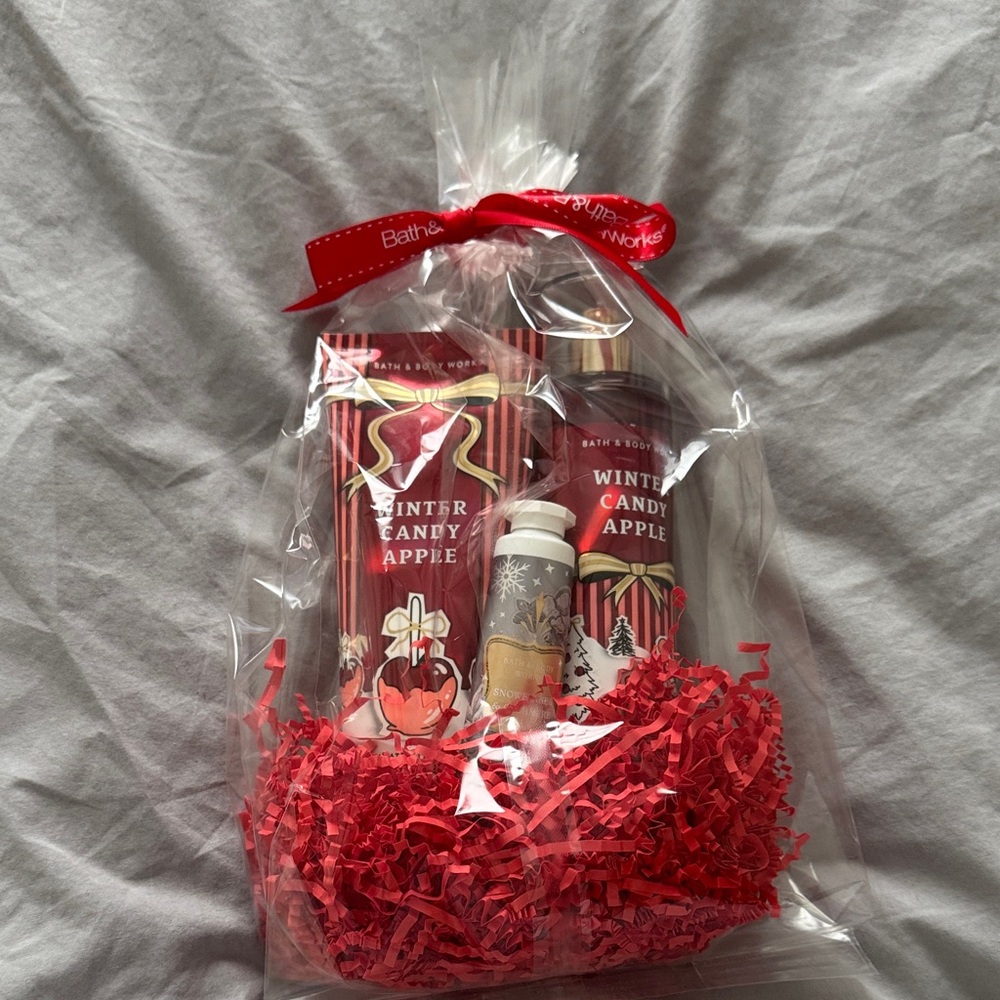 Bath & Body Works Red Winter Candy Apple Set